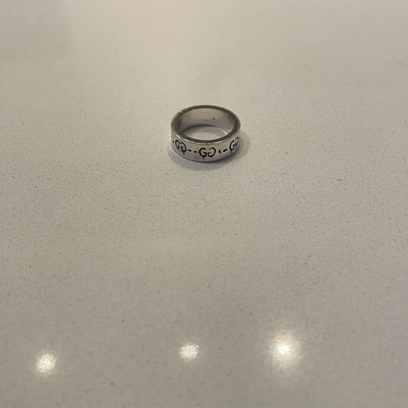 Gucci size 6 ring. - Picture 1 of 1